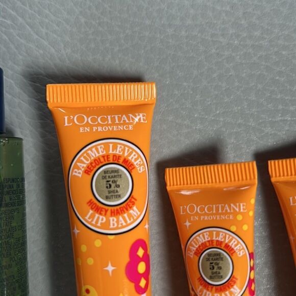 L’Occitane Best Of L’Occitane Mini Jewelry Box GiftSet Lip Repair & Cleanser - Picture 5 of 7